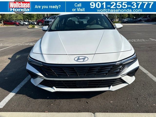 Used 2024 Hyundai Elantra SEL FWD image 3