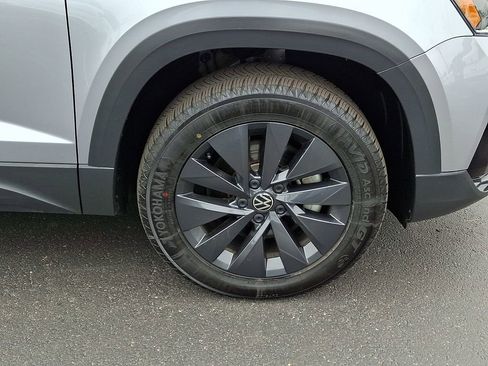 Certified 2022 Volkswagen Taos S image 8