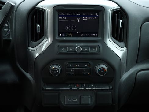 Used 2021 Chevrolet Silverado 1500 Custom image 9
