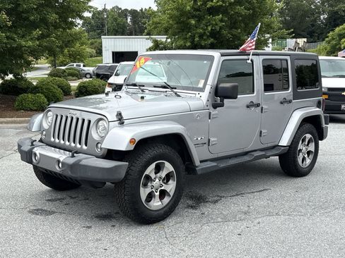 Used 2018 Jeep Wrangler Unlimited Sahara AWD/4WD image 2