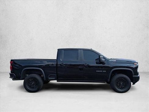 Used 2024 Chevrolet Silverado 2500 ZR2 w/ Technology Package AWD/4WD image 4