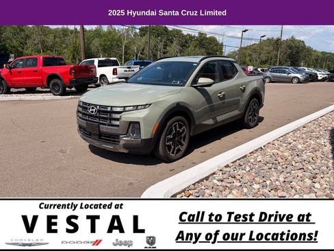 Used 2025 Hyundai Santa Cruz Limited AWD/4WD image 4
