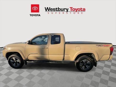 Used 2019 Toyota Tacoma TRD Sport image 5