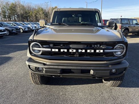 New 2025 Ford Bronco Outer Banks w/ Sasquatch Package image 2