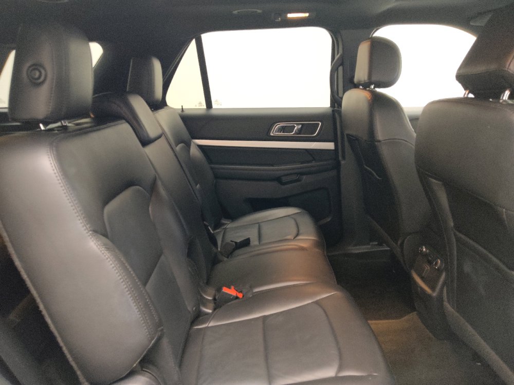 Used 2017 Ford Explorer XLT w/ Equipment Group 202A AWD/4WD image 19