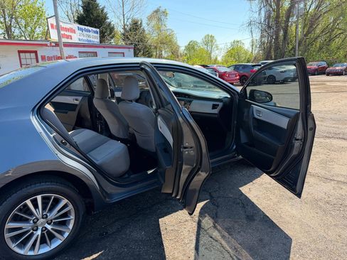 Used 2015 Toyota Corolla LE image 14