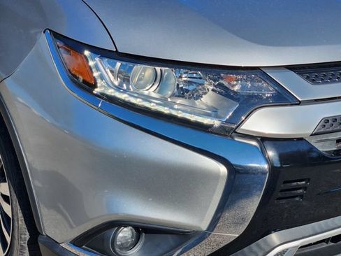 Used 2019 Mitsubishi Outlander ES FWD image 9