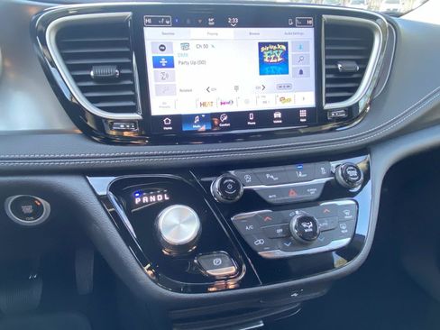 New 2026 Chrysler Pacifica Select image 14