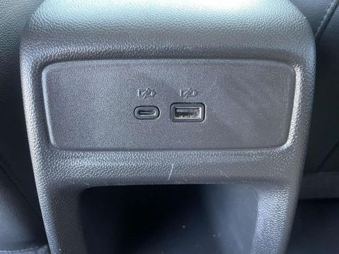 Used 2025 Chevrolet Trax LT w/ LT Convenience Package FWD image 11
