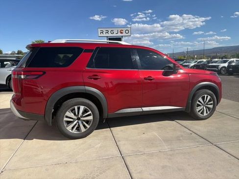 Used 2023 Nissan Pathfinder SL w/ SL Black Package AWD/4WD image 6