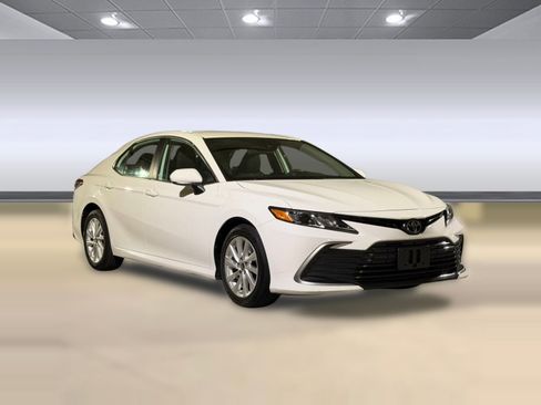 Used 2021 Toyota Camry LE FWD image 7