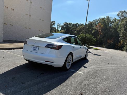 Used 2021 Tesla Model 3 Standard Range Plus image 8