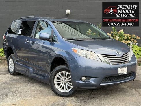 Used 2015 Toyota Sienna XLE FWD image 9
