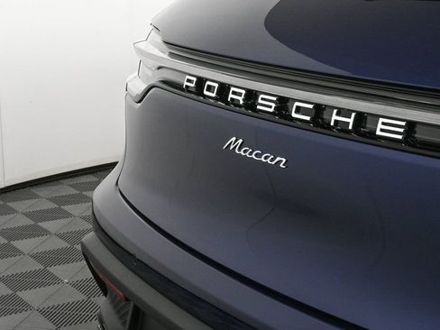 Certified 2025 Porsche Macan image 36