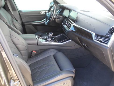 Used 2023 BMW X5 xDrive40i w/ M Sport Package image 16