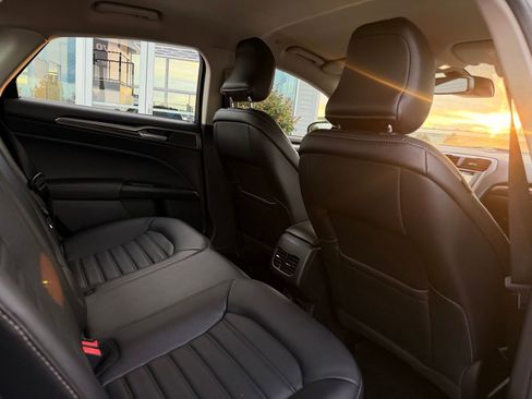 Used 2018 Ford Fusion SE w/ Equipment Group 602A FWD image 18