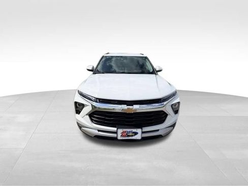 Certified 2026 Chevrolet TrailBlazer LT w/ Convenience Package FWD image 3