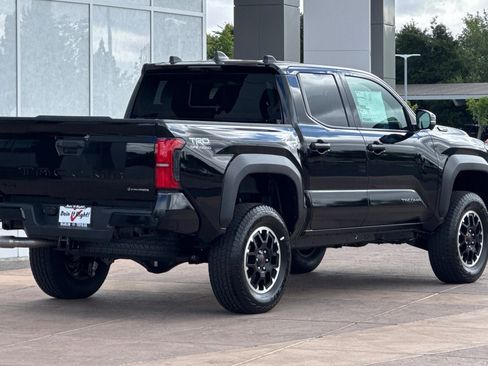 New 2025 Toyota Tacoma TRD Off-Road image 4