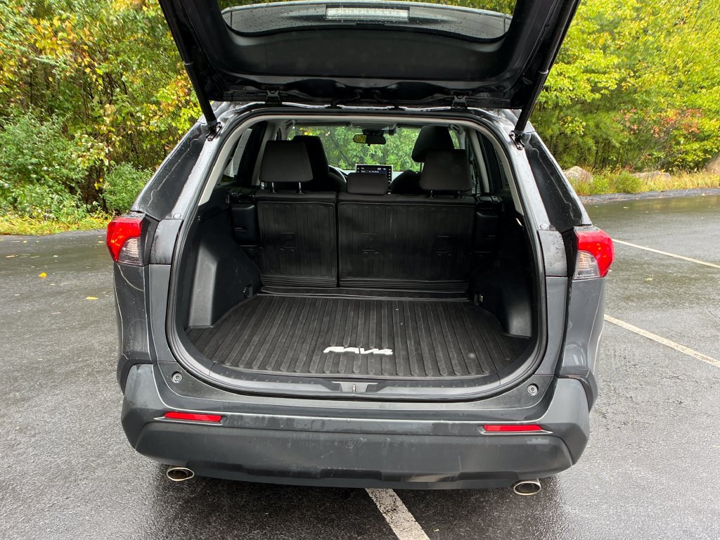 Certified 2022 Toyota RAV4 XLE w/ Convenience Package AWD/4WD image 23