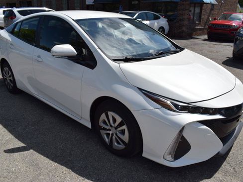 Used 2020 Toyota Prius Prime LE FWD image 3