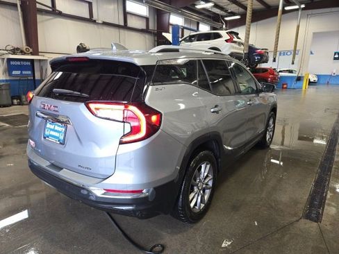 Used 2024 GMC Terrain SLT image 6