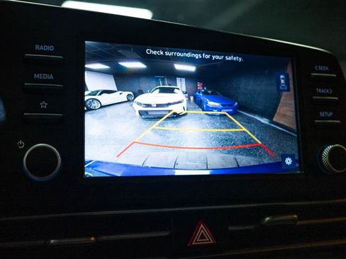 Used 2021 Hyundai Elantra SE FWD image 18