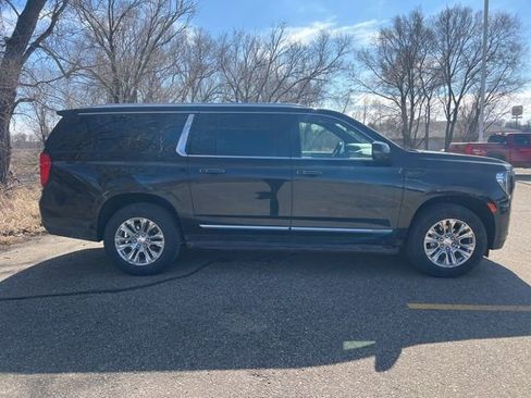 Used 2024 GMC Yukon XL Denali w/ Advanced Technology Package image 8