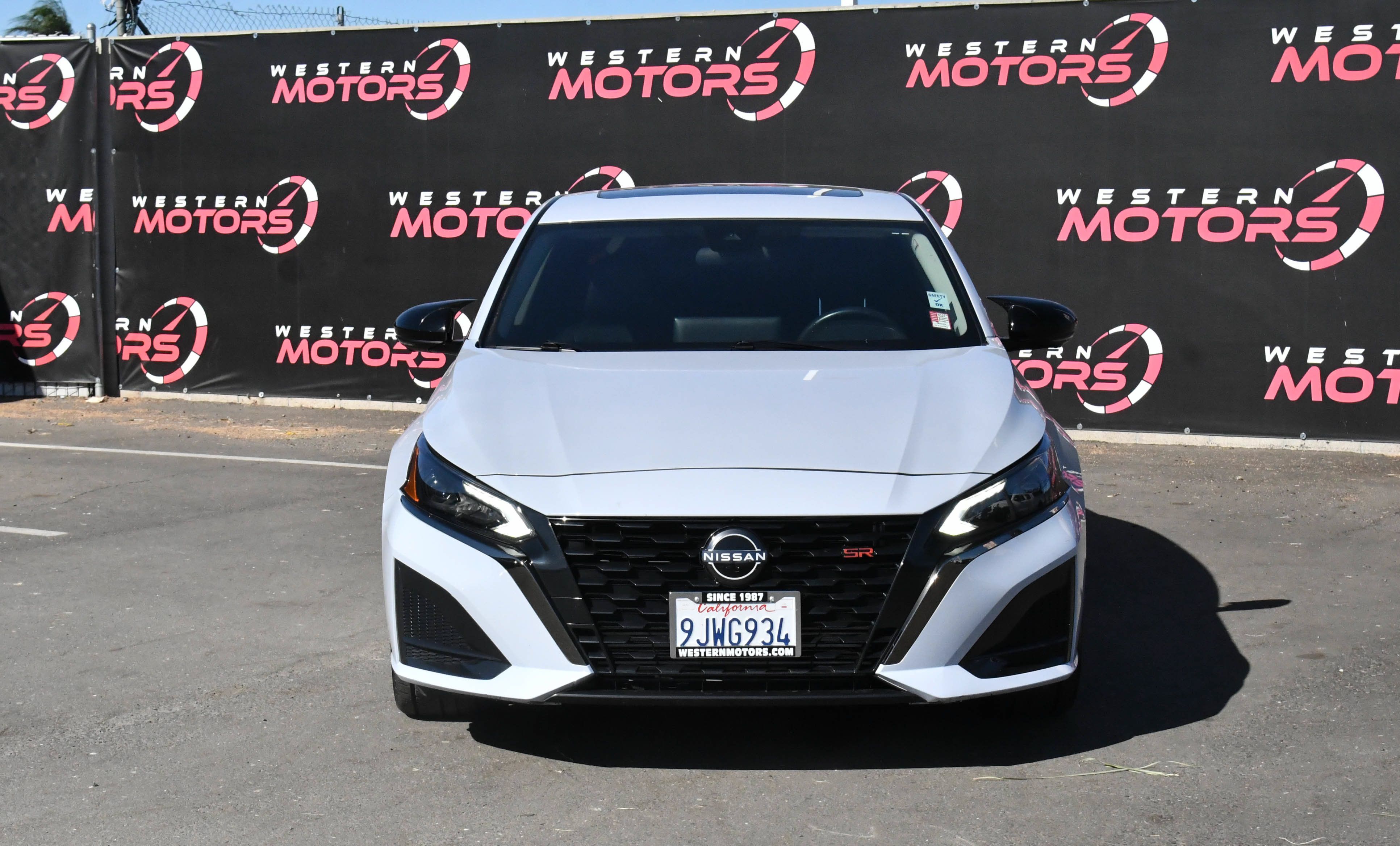 Used 2024 Nissan Altima 2.0 SR FWD image 2