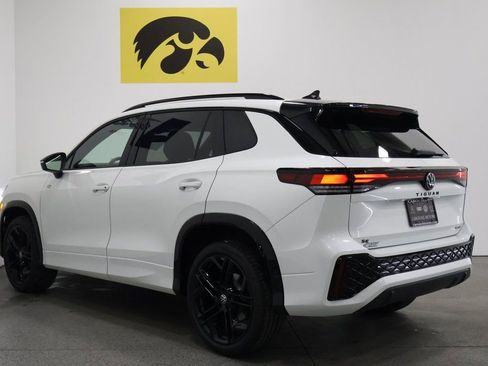 New 2026 Volkswagen Tiguan SE R-Line image 9