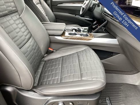 Used 2026 Cadillac Escalade Platinum Sport w/ LPO, ONYX Package AWD/4WD image 14