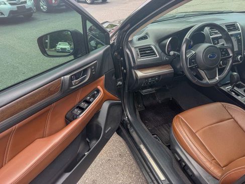 Used 2018 Subaru Outback 2.5i Touring w/ Popular Package #3 AWD/4WD image 13