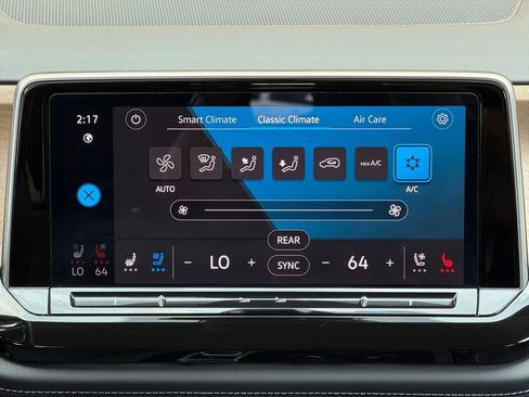 Used 2025 Volkswagen Atlas SE image 13