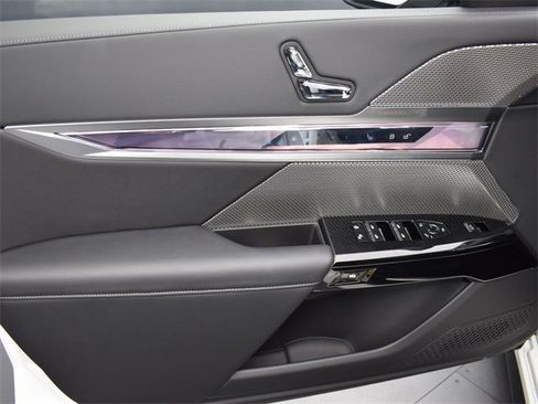 New 2024 BMW 750e xDrive w/ Executive Package image 6