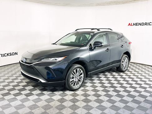 Used 2024 Toyota Venza XLE image 7