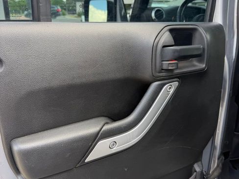 Used 2015 Jeep Wrangler Unlimited Sport image 7