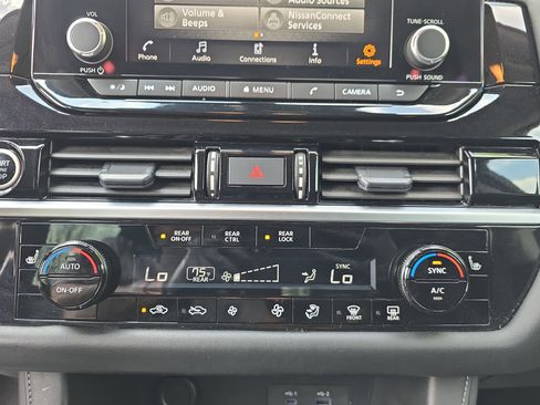 Used 2024 Nissan Pathfinder SV image 22