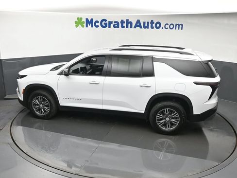 Used 2025 Chevrolet Traverse LT FWD image 24