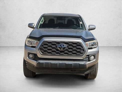 Used 2018 Toyota Tacoma SR5 RWD image 2