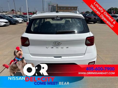 Used 2025 Hyundai Venue SEL FWD image 4