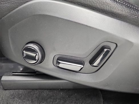 Used 2021 Volvo XC90 T5 Momentum image 36