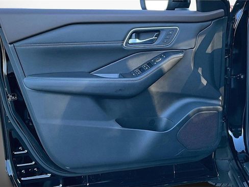 Used 2023 Nissan Rogue Platinum w/ Platinum Premium Package image 19