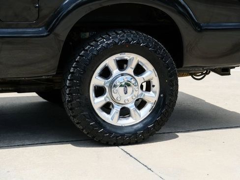Used 2015 Ford F250 XLT w/ XLT Premium Package AWD/4WD image 14