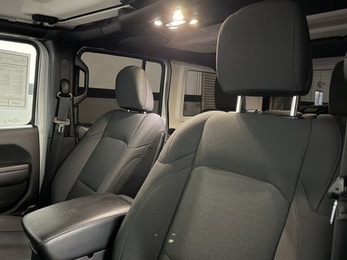 Used 2022 Jeep Wrangler Unlimited Sport image 23