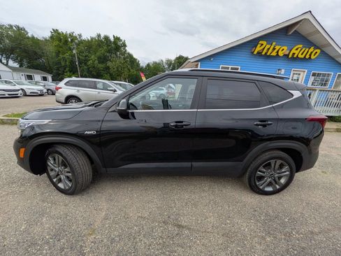 Used 2022 Kia Seltos S AWD/4WD image 3