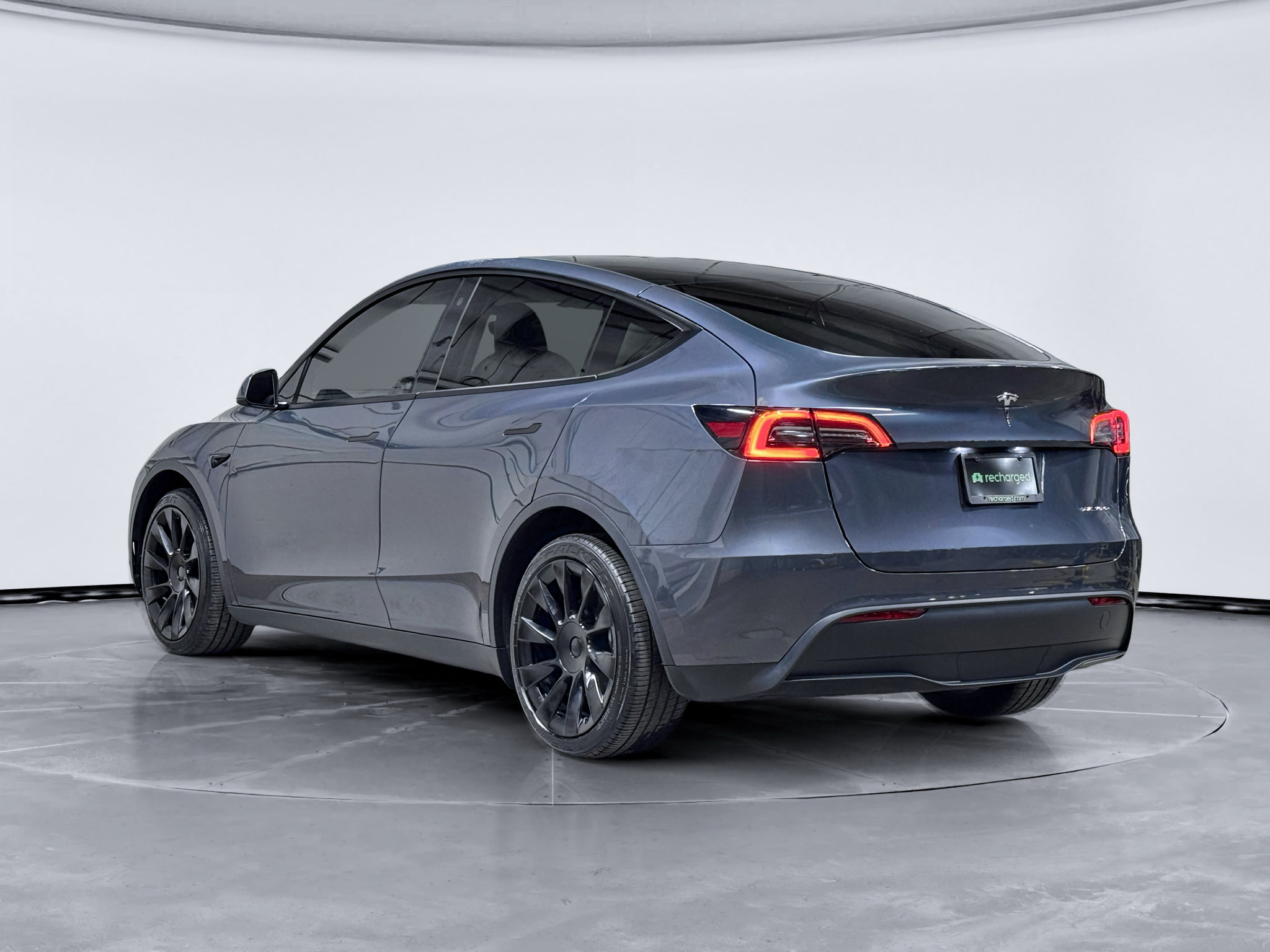Used 2023 Tesla Model Y Long Range AWD/4WD image 2