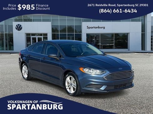 Used 2018 Ford Fusion SE image 1