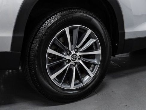 Used 2019 Toyota Highlander XLE image 42