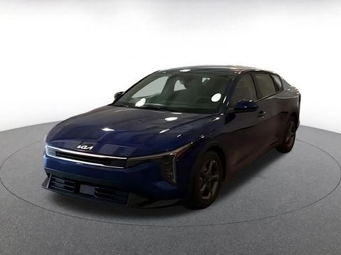 Used 2025 Kia K4 FWD image 3