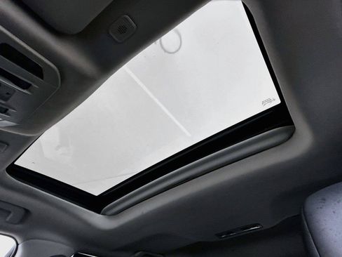 Certified 2025 Toyota Highlander XLE FWD image 6