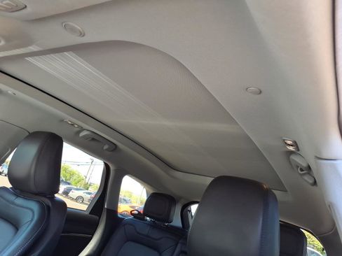 Used 2022 Lincoln Corsair AWD w/ Premium Package image 15